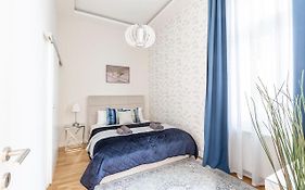 Luxury Quentin Apartment 2 BEDRM, 2 BATHRM